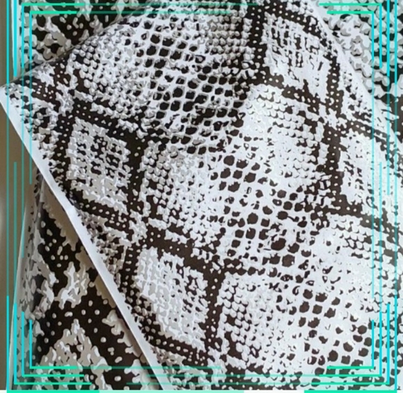 10x13 Snakeskin Mailers. Price is firm! - Picture 6 of 12